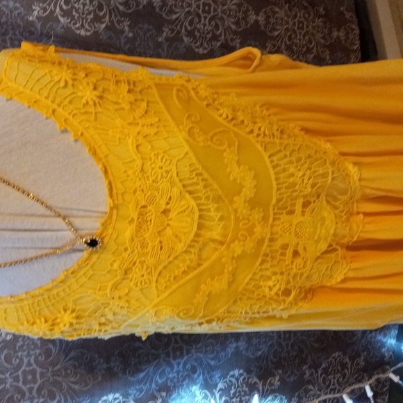 Hand embellished brocade lace front lined tank top - Picture 2 of 5